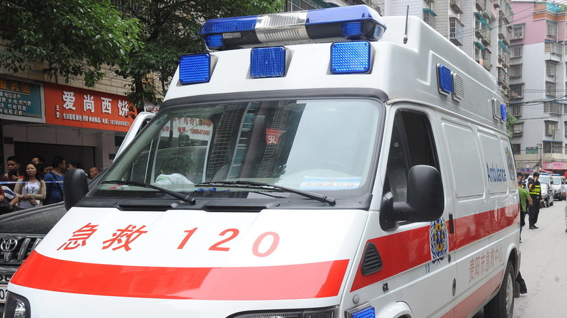В результате ДТП с участием автобуса в Китае пострадал 21 человек