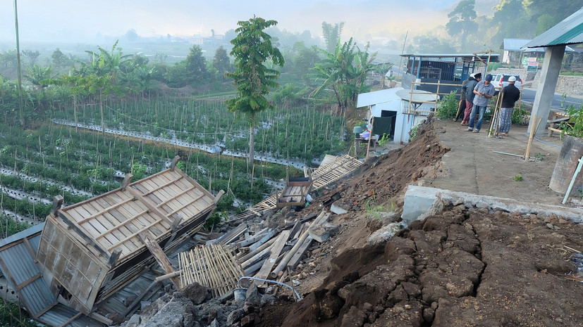 Более 500 туристов оказались заблокированы на горе в результате землетрясения в Индонезии