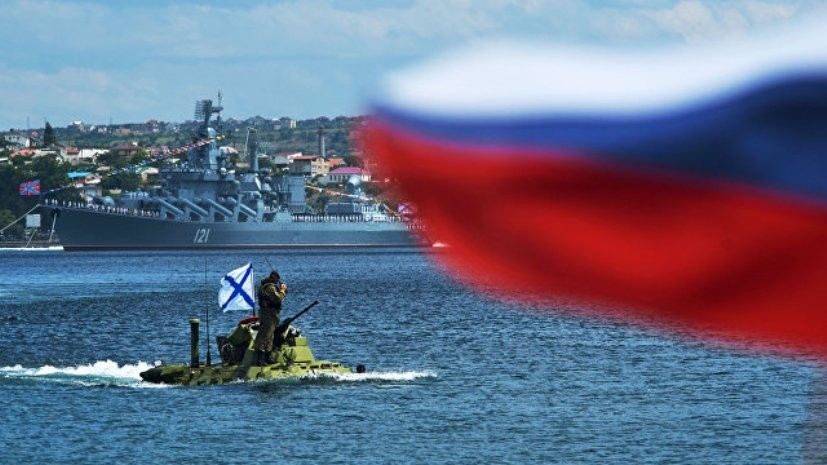 В парадах ко Дню ВМФ приняли участие более 50 судов Черноморского флота