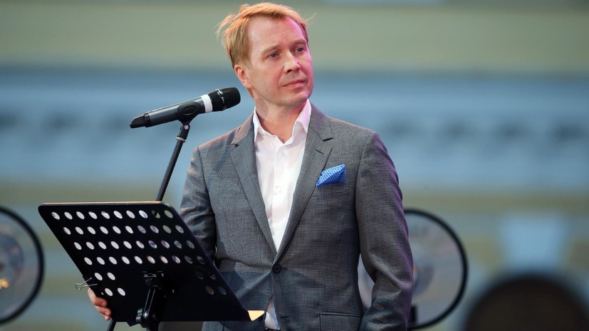 Евгений Миронов посетил открытие экологического лагеря для волонтёров на Байкале