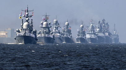 Корабли ВМФ России в Кронштадте на первой сводной репетиции парада 