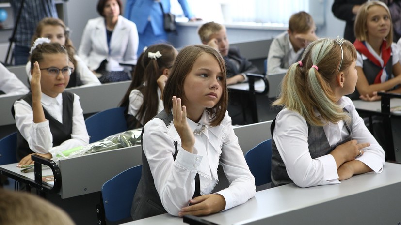 СМИ: Все российские школьники будут получать сертификаты на допобразование