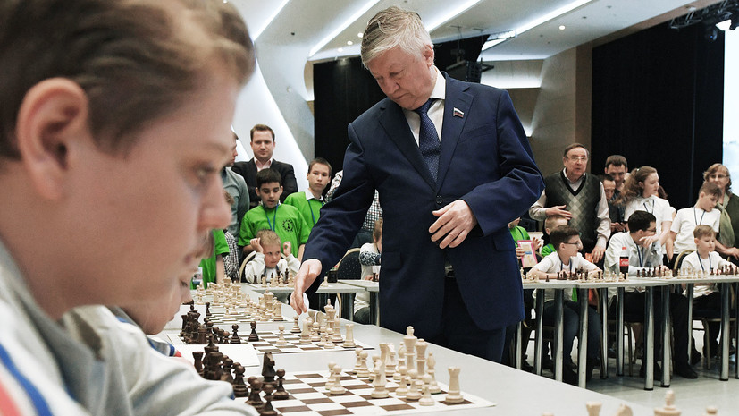 Анатолий Карпов посетил шахматный фестиваль в Екатеринбурге