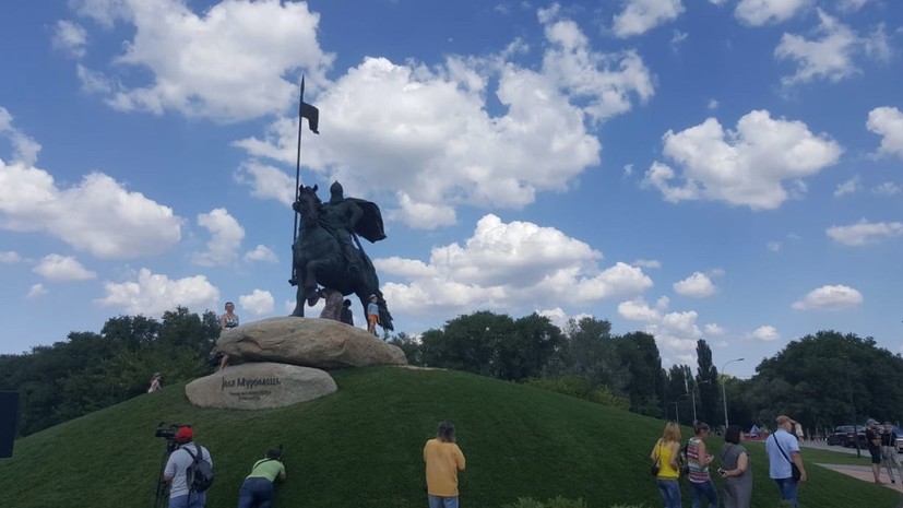 Кличко открыл памятник Илье Муромцу и назвал его украинским богатырём