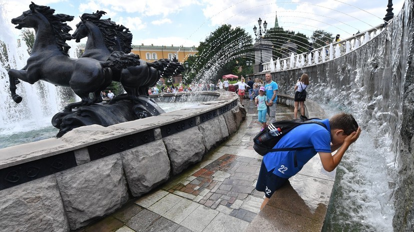 МЧС выпустило экстренное предупреждение из-за жары в Москве