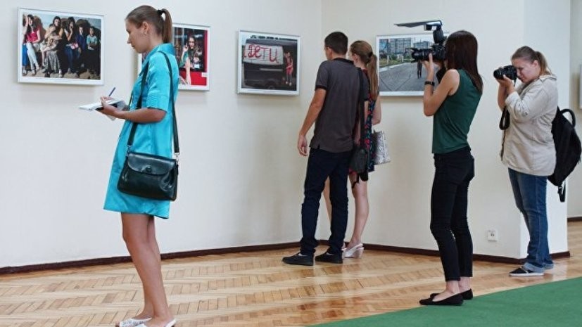 В Луганске открыли выставку работ погибшего в Донбассе Андрея Стенина