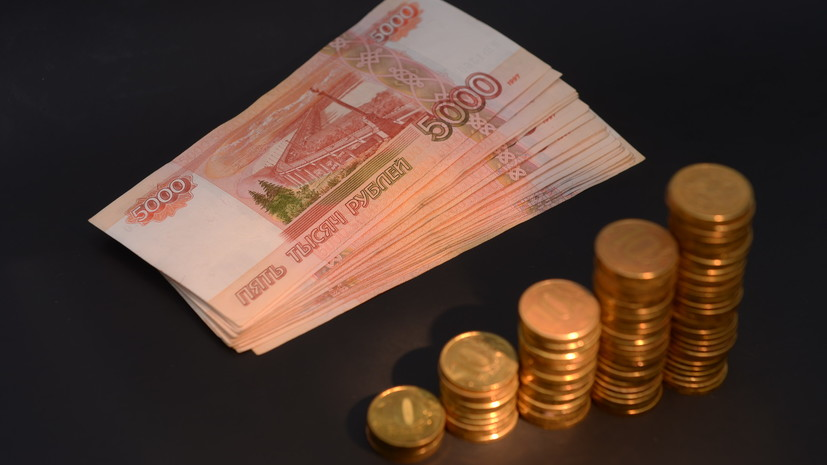 Курс доллара превысил 65 рублей впервые с 11 апреля