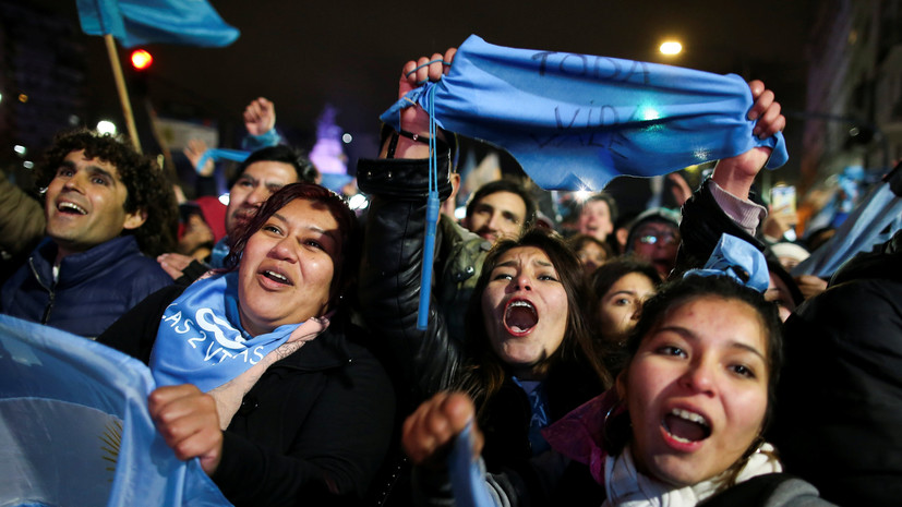 Сенат Аргентины проголосовал против легализации абортов
