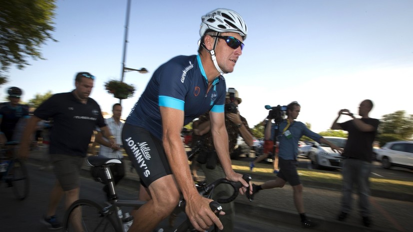 Лэнс Армстронг разбил лицо, упав с велосипеда