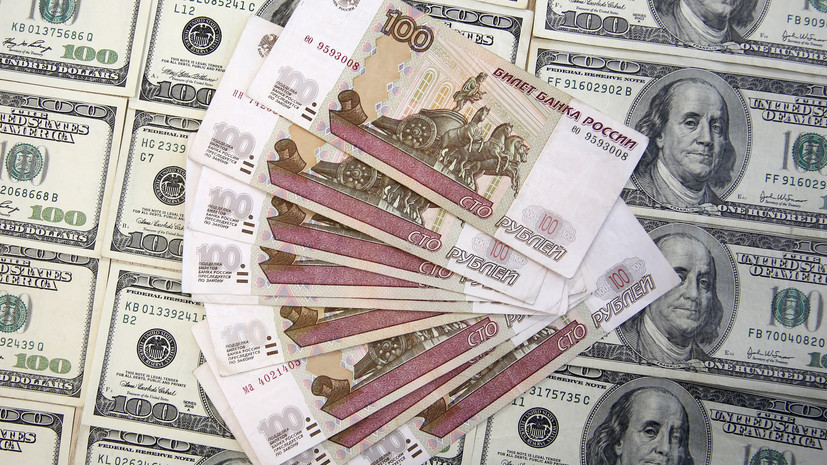 Курс доллара поднялся выше 67 рублей