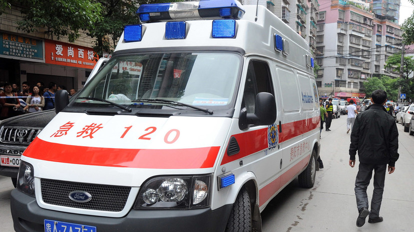 В Китае мужчина с ножом напал на прохожих