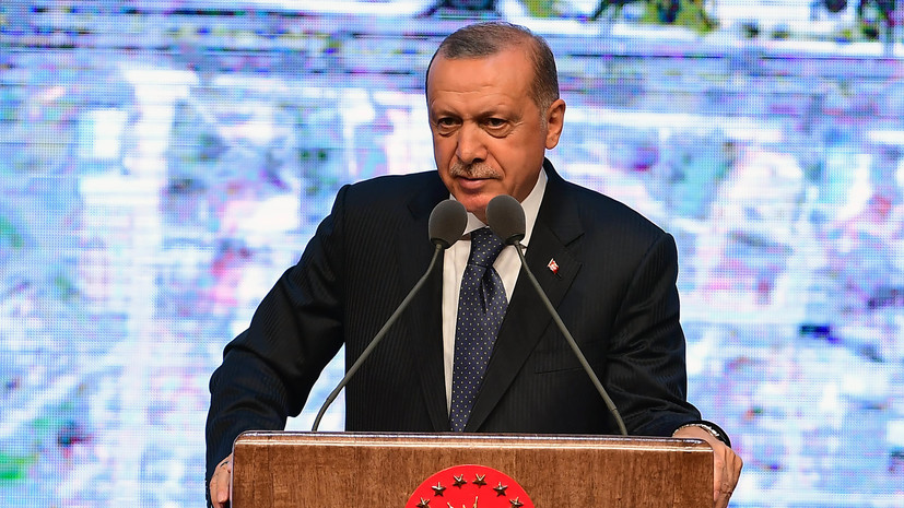 Президент Турции заявил, что власти США пытаются нанести Анкаре «удар в спину»