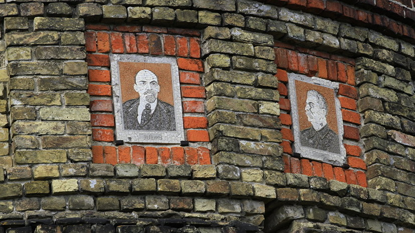 На Украине требуют демонтажа изображений Ленина и Сталина в Черниговской области