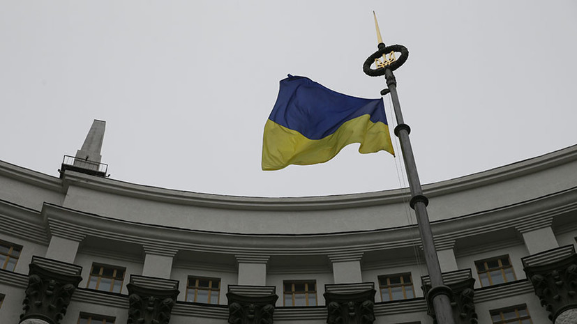 «Следуют за кураторами из США»: почему Киев обвиняет Москву в нарушении прав украинских заключённых