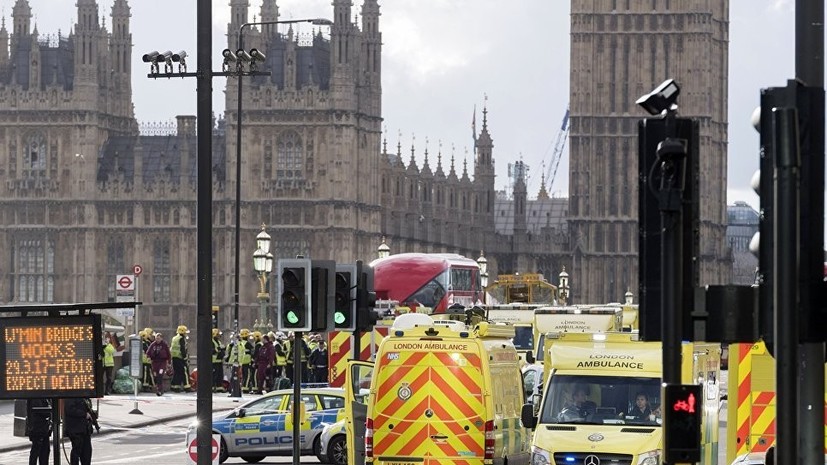Несколько пешеходов пострадали в результате инцидента у стен парламента в Великобритании