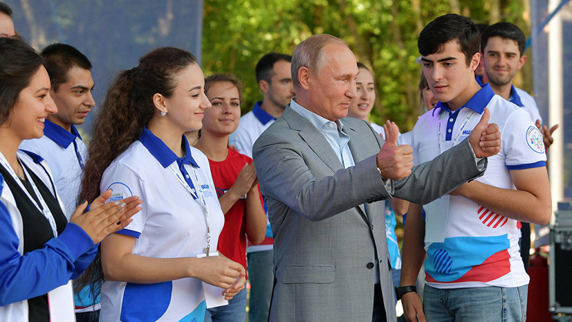 Путин: волонтёры часто работают эффективнее чиновников
