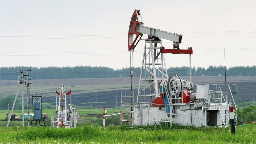 Цена на нефть марки WTI опустилась ниже $65 за баррель
