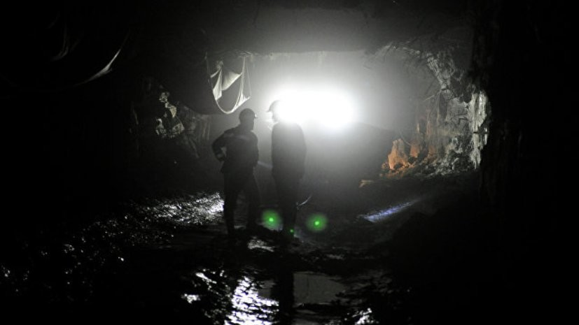 Источник сообщил об обрушении на шахте в Свердловской области