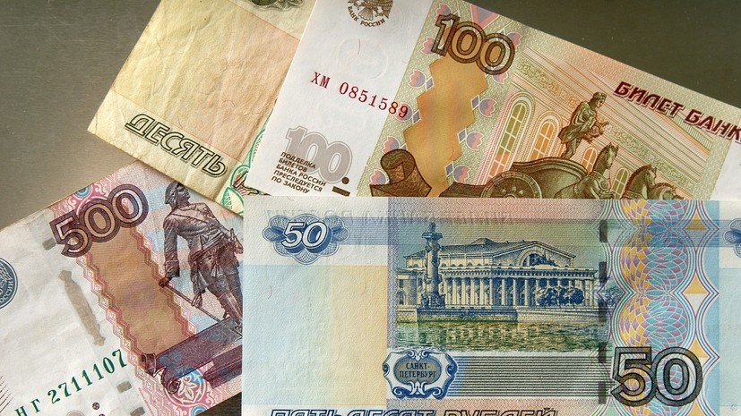Рубль растёт на открытии торгов к доллару