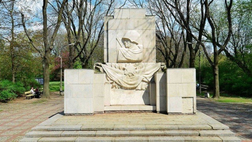 В Варшаве демонтируют памятник Благодарности Красной армии
