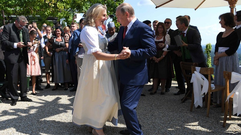 СМИ сообщили, что Путин покинул свадебную церемонию главы МИД Австрии