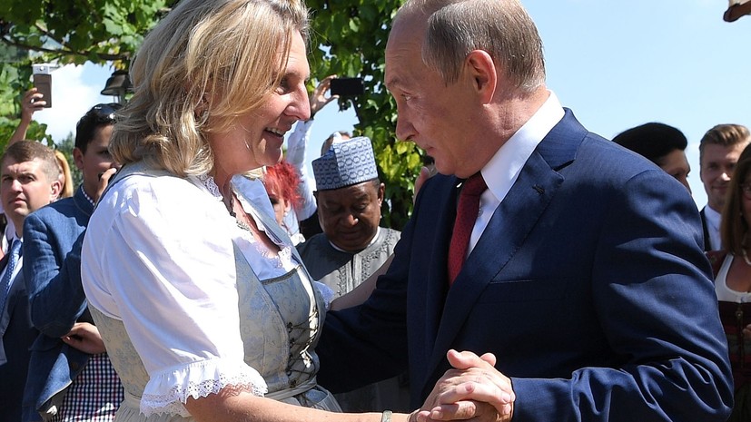В Кремле рассказали, что Путин подарил главе МИД Австрии на свадьбу