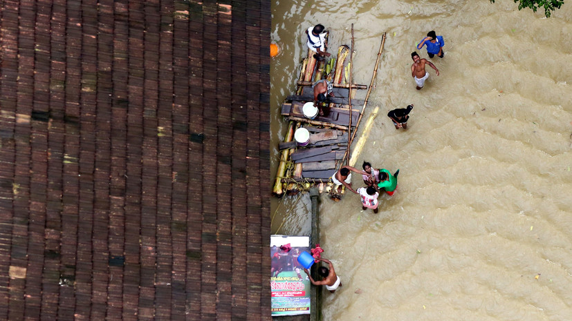 Число погибших в результате наводнения в Индии увеличилось до 370