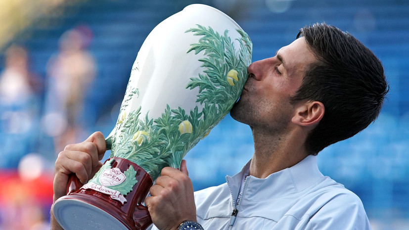 Федерер поздравил Джоковича с исторической победой на всех «Мастерсах»