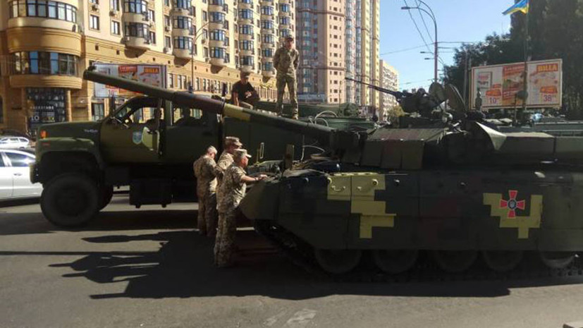 В центре Киева заглох танк