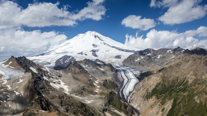 Два альпиниста пострадали от удара молнии на Эльбрусе
