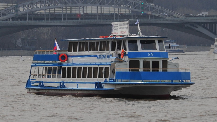 Речной трамвай совершил первый рейс в тестовом режиме между Химками и Москвой
