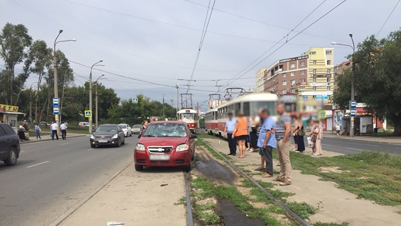 В Самарской области автомобиль сбил четырёх человек на остановке