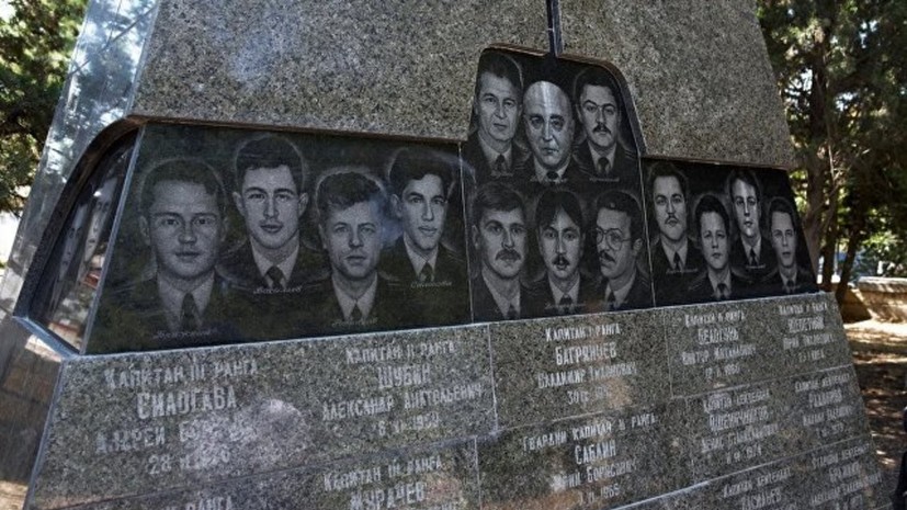 Путин возложил цветы к монументу погибшим морякам с «Курска»