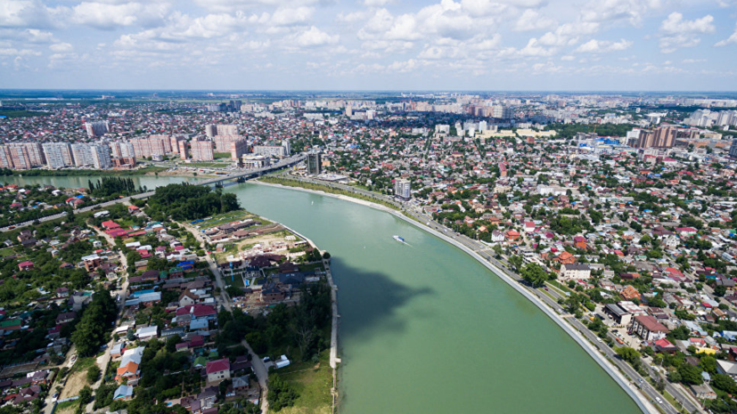 На Кубани проводят проверку из-за перевернувшейся экскурсионной лодки с 11 пассажирами