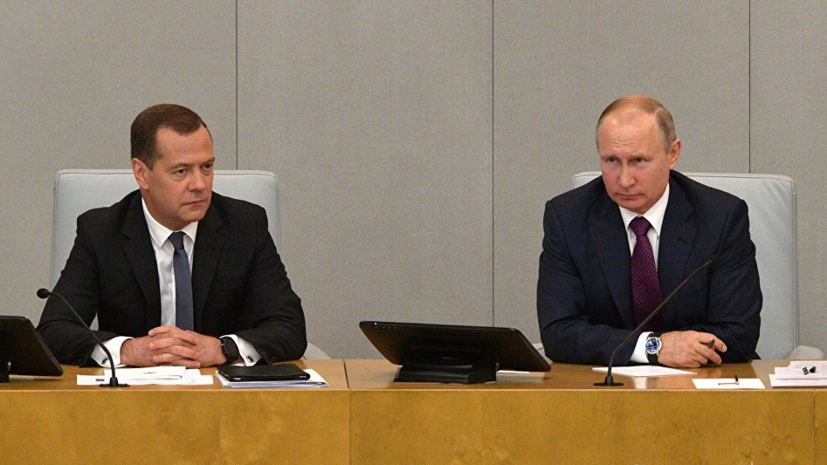 Песков: Путин постоянно поддерживает рабочие контакты с Медведевым