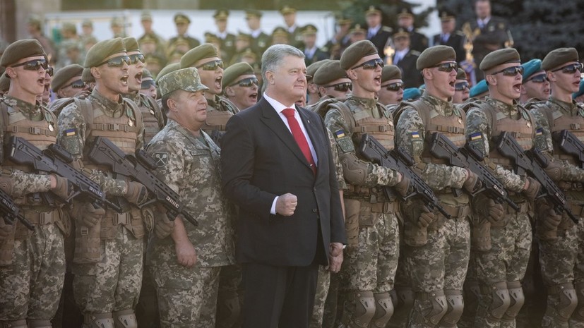Эксперт объяснил решение  Порошенко начать военный парад цитатой из «Марша украинских националистов»