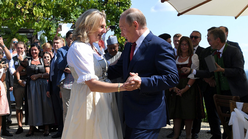 Глава МИД Австрии рассказала подробности приглашения Путина на свою свадьбу
