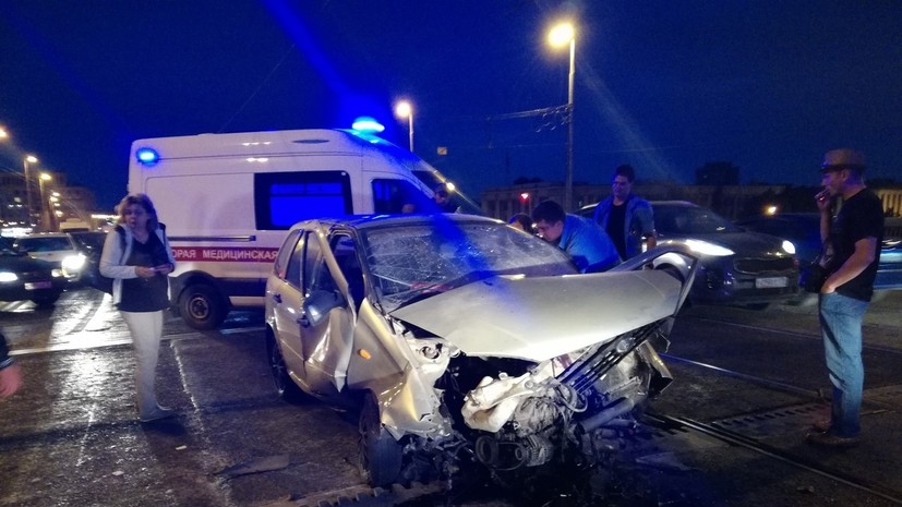 Три человека пострадали из-за самопроизвольного подъёма моста в Петербурге