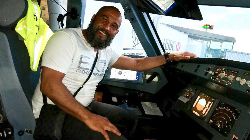 Французский боксёр предотвратил захват самолёта