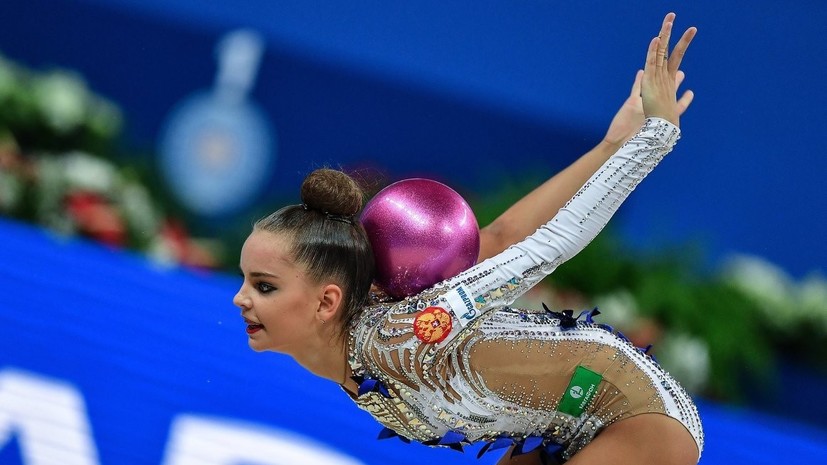 Дина Аверина одержала победу в упражнениях с булавами и лентой на этапе Кубка вызова по художественной гимнастике