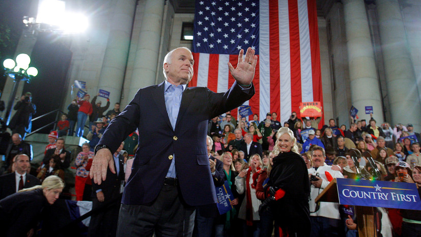 Могерини выразила соболезнования в связи со смертью Маккейна