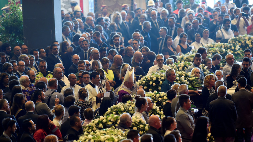 Болельщики «Дженоа» устроили акцию 43 минут тишины в память о погибших в Генуе