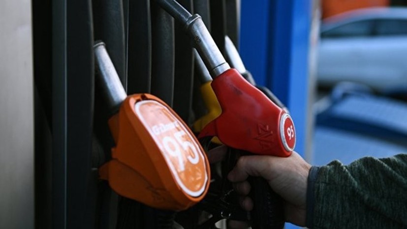 В Росстате сообщили о снижении средней цены на бензин в июле на 0,2%