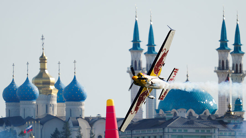 «Формула-1» в воздухе: в Казани прошёл этап чемпионата мира по гонкам на трюковых самолётах