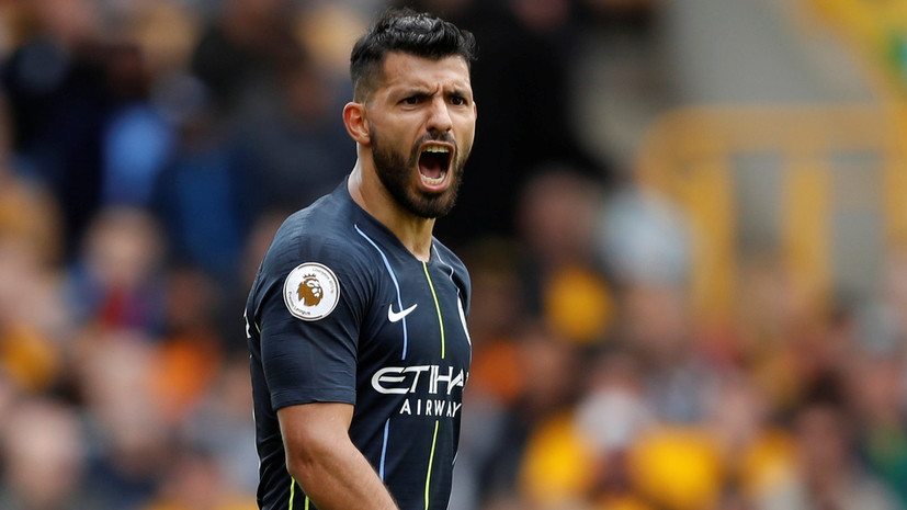 В сети опубликовали видео, на котором футболист «Манчестер Сити» Агуэро курит кальян с 18-летней моделью