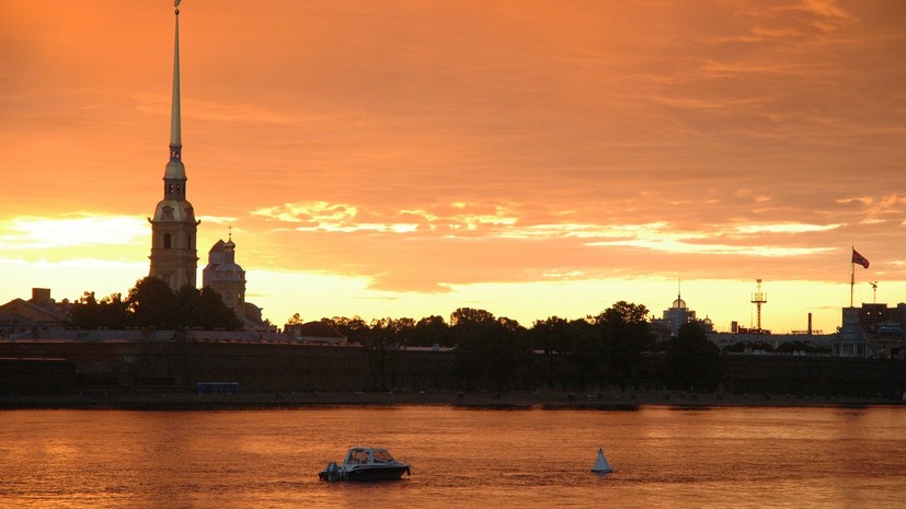 Петербург назвали самым популярным туристическим городом в России по итогам лета