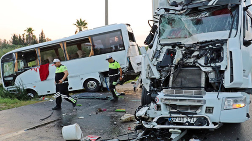СМИ: В Турции 11 российских туристов пострадали в ДТП с автобусом