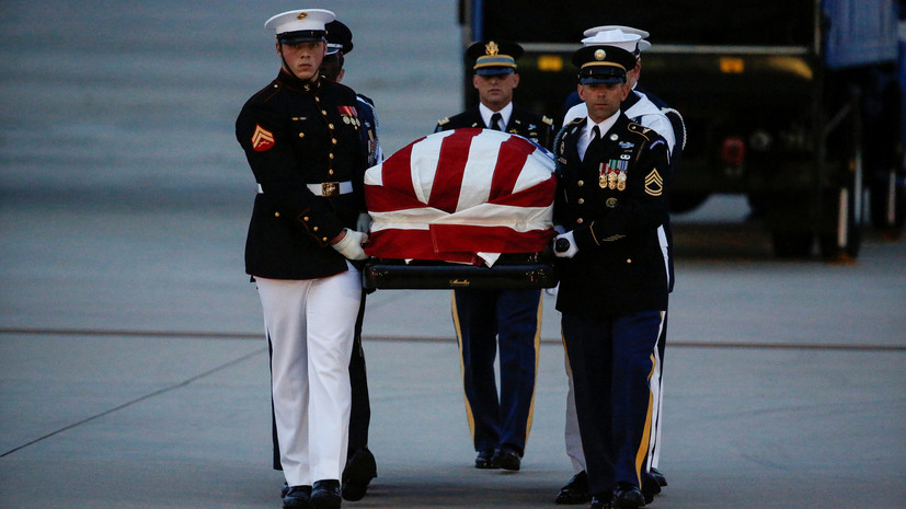 Кличко поехал на похороны Маккейна
