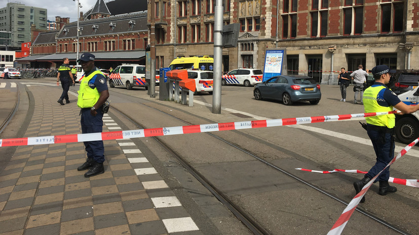 В результате нападения на прохожих в Амстердаме пострадали три человека