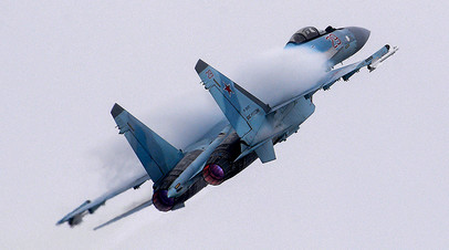 Российский многоцелевой сверхманёвренный истребитель Су-35 